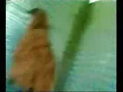 cô gái dễ thương phim cap 3 phu de với một chàng trai đập