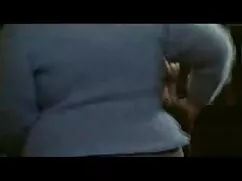 Cô gái xes co phu de trên đầu