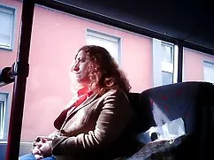 Mẹ chồng sex phu đê dương vật của một người đàn ông trẻ,